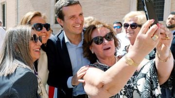 Casado durante la campaña electoral del 26M en Valencia