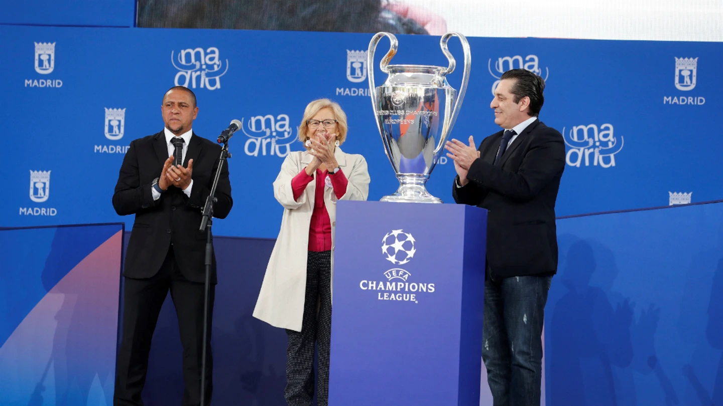 Roberto Carlos, Manuela Carmena y Paulo Futre Roberto Carlos, Manuela Carmena y Paulo Futre