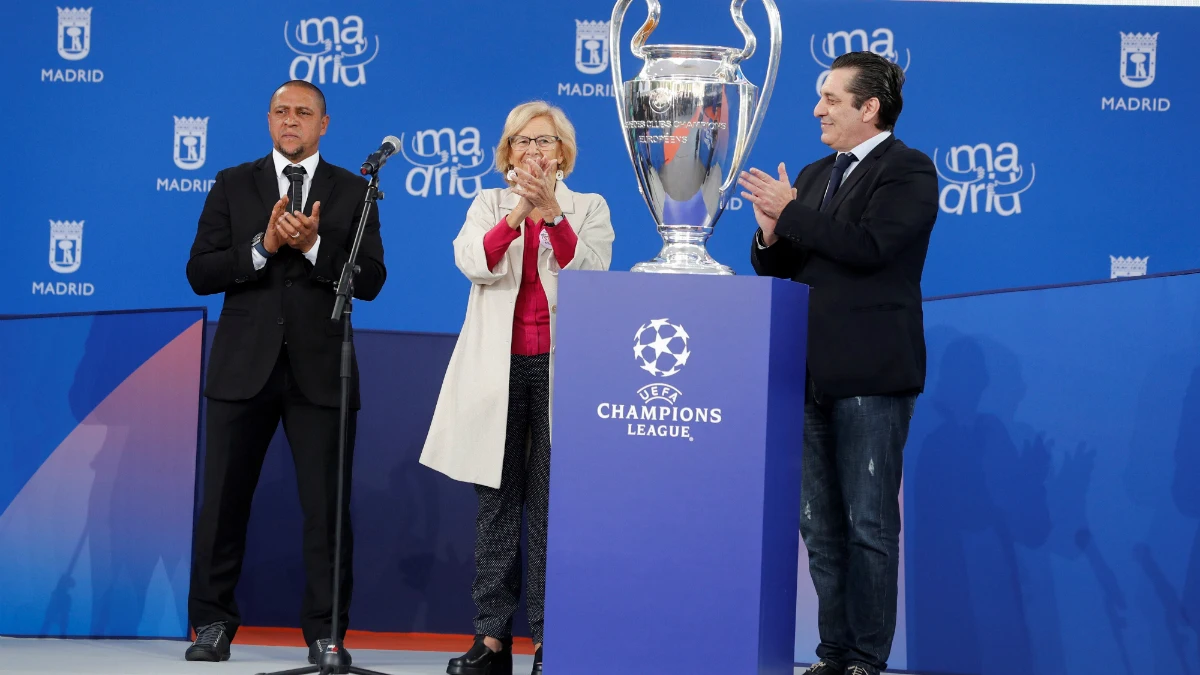 Roberto Carlos, Manuela Carmena y Paulo Futre