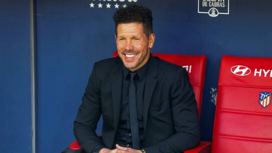 Simeone, sonriente en el banquillo
