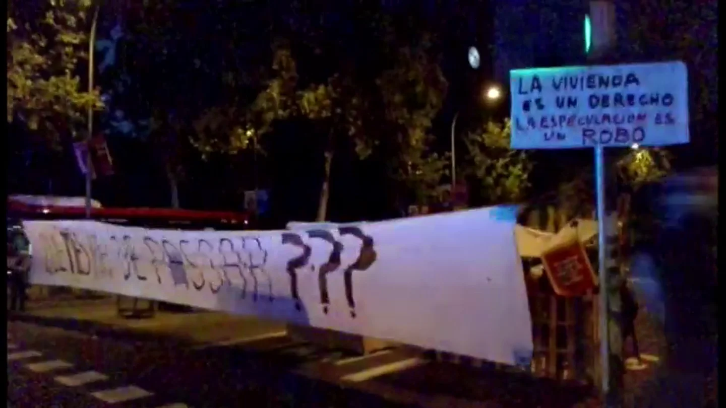 Desalojan a los acampados en Barcelona que protestaban por el elevado precio de la vivienda Desalojan a los acampados en Barcelona que protestaban por el elevado precio de la vivienda