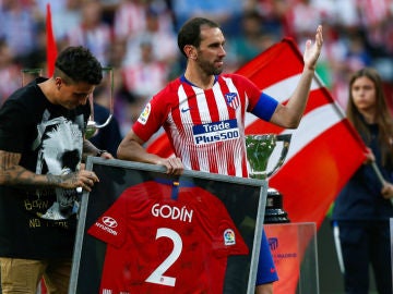 Diego Godín, homenajeado Diego Godín, homenajeado