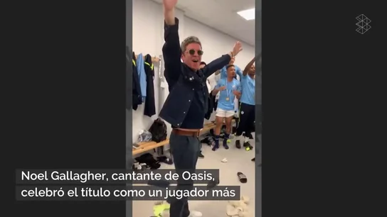 Noel Gallagher, desatado: el cantante de Oasis celebra la Premier del Manchester City en el vestuario Noel Gallagher, desatado: el cantante de Oasis celebra la Premier del Manchester City en el vestuario