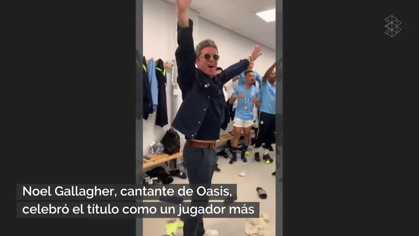 Noel Gallagher, desatado: el cantante de Oasis celebra la Premier del Manchester City en el vestuario