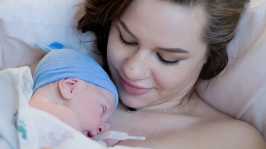 Madre con recién nacido Madre con recién nacido