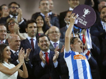 Sandra Ramajo levanta la Copa de la Reina Sandra Ramajo levanta la Copa de la Reina