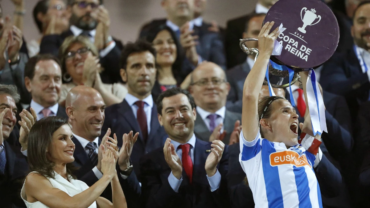 Sandra Ramajo levanta la Copa de la Reina Sandra Ramajo levanta la Copa de la Reina
