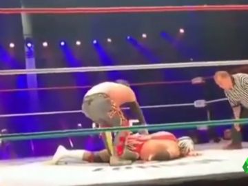 Duras imágenes: un luchador muere en pleno combate tras sufrir un ataque al corazón Duras imágenes: un luchador muere en pleno combate tras sufrir un ataque al corazón