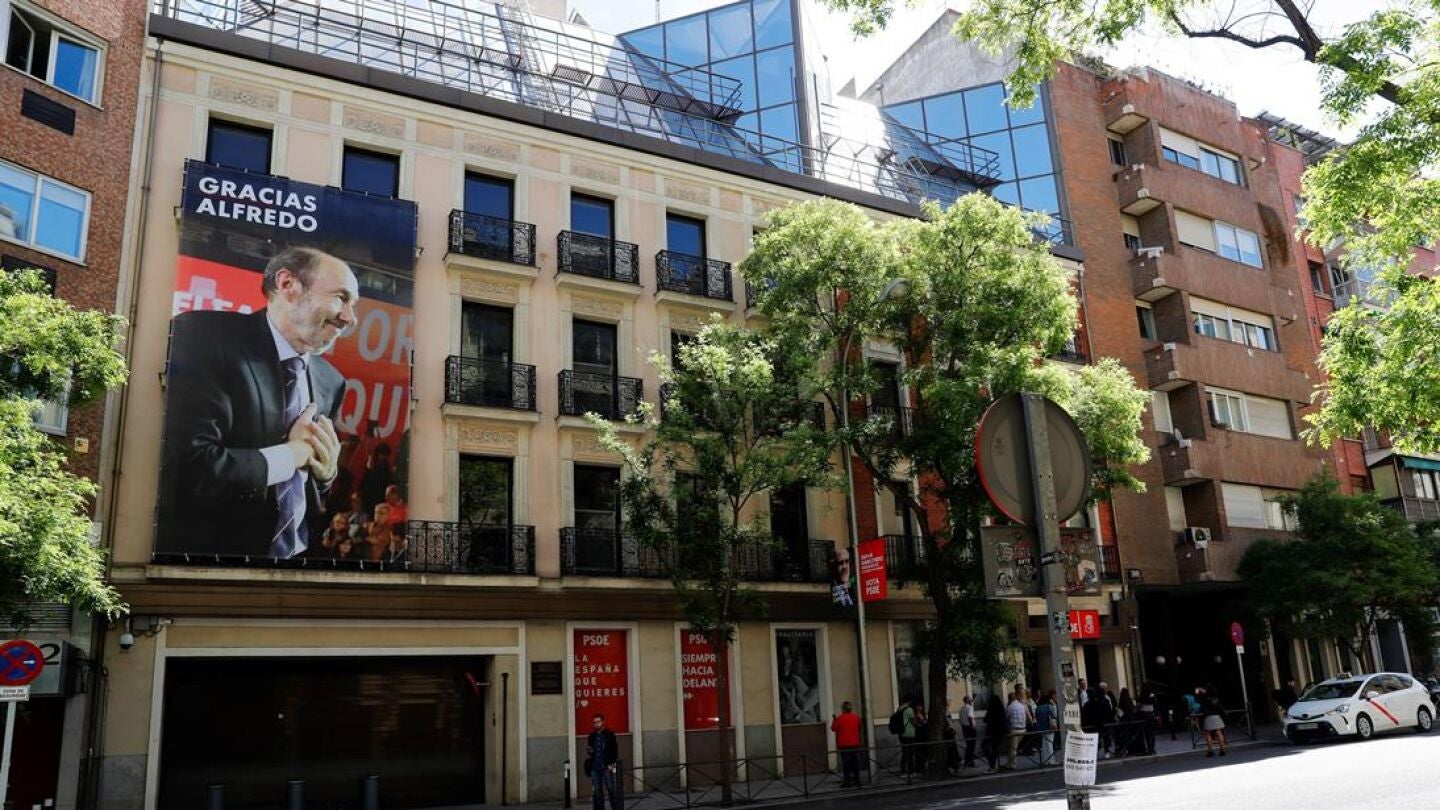 Pancarta de Alfredo P&eacute;rez Rubalcaba en el PSOE