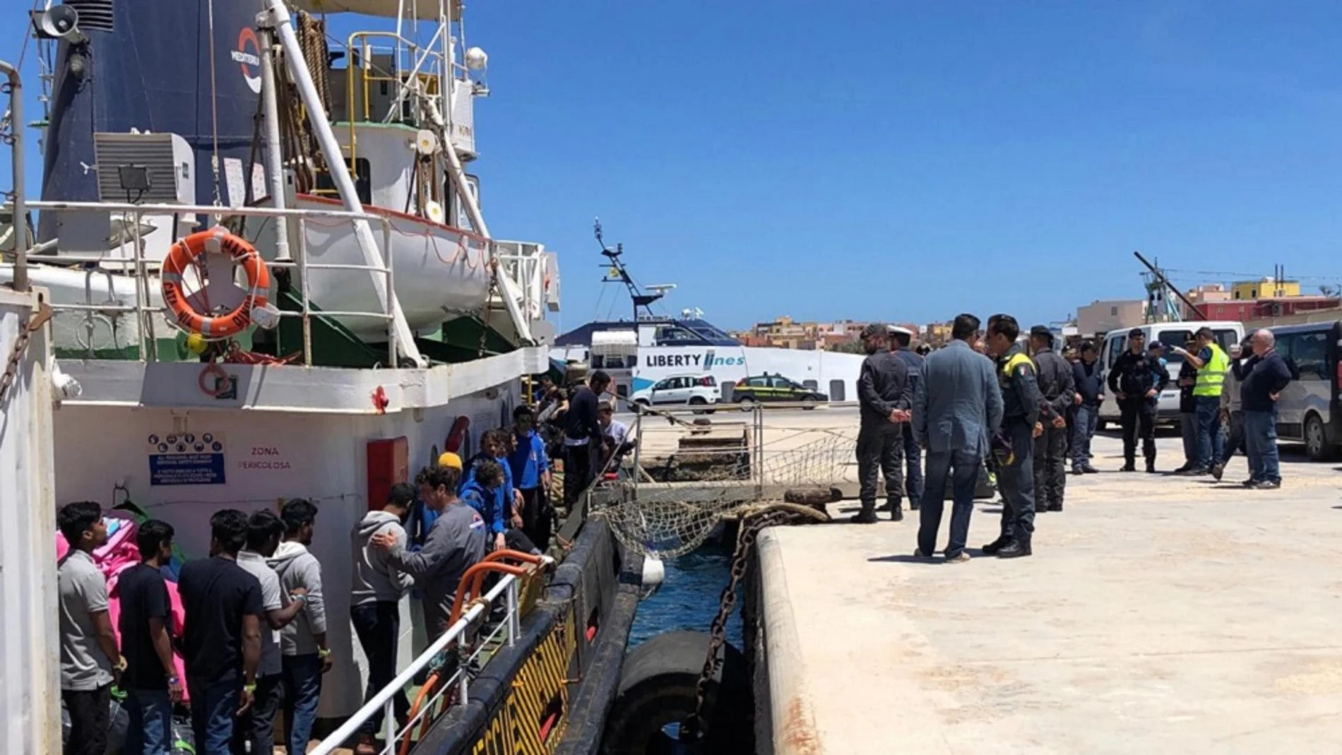 70 migrantes llegan a Lampedusa tras ser rescatados por la Guardia Costeira italiana 