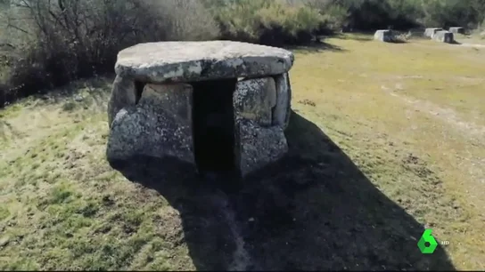 Una excavadora destruye tres tumbas de hace 6.000 años en Galicia por un error Una excavadora destruye tres tumbas de hace 6.000 años en Galicia por un error