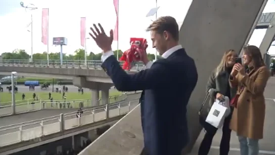 La afición del Ajax despide a de Jong La afición del Ajax despide a de Jong