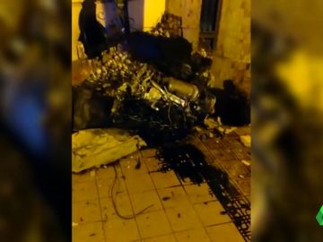 Un brutal accidente deja un herido grave en Valencia y varios destrozos materiales Un brutal accidente deja un herido grave en Valencia y varios destrozos materiales