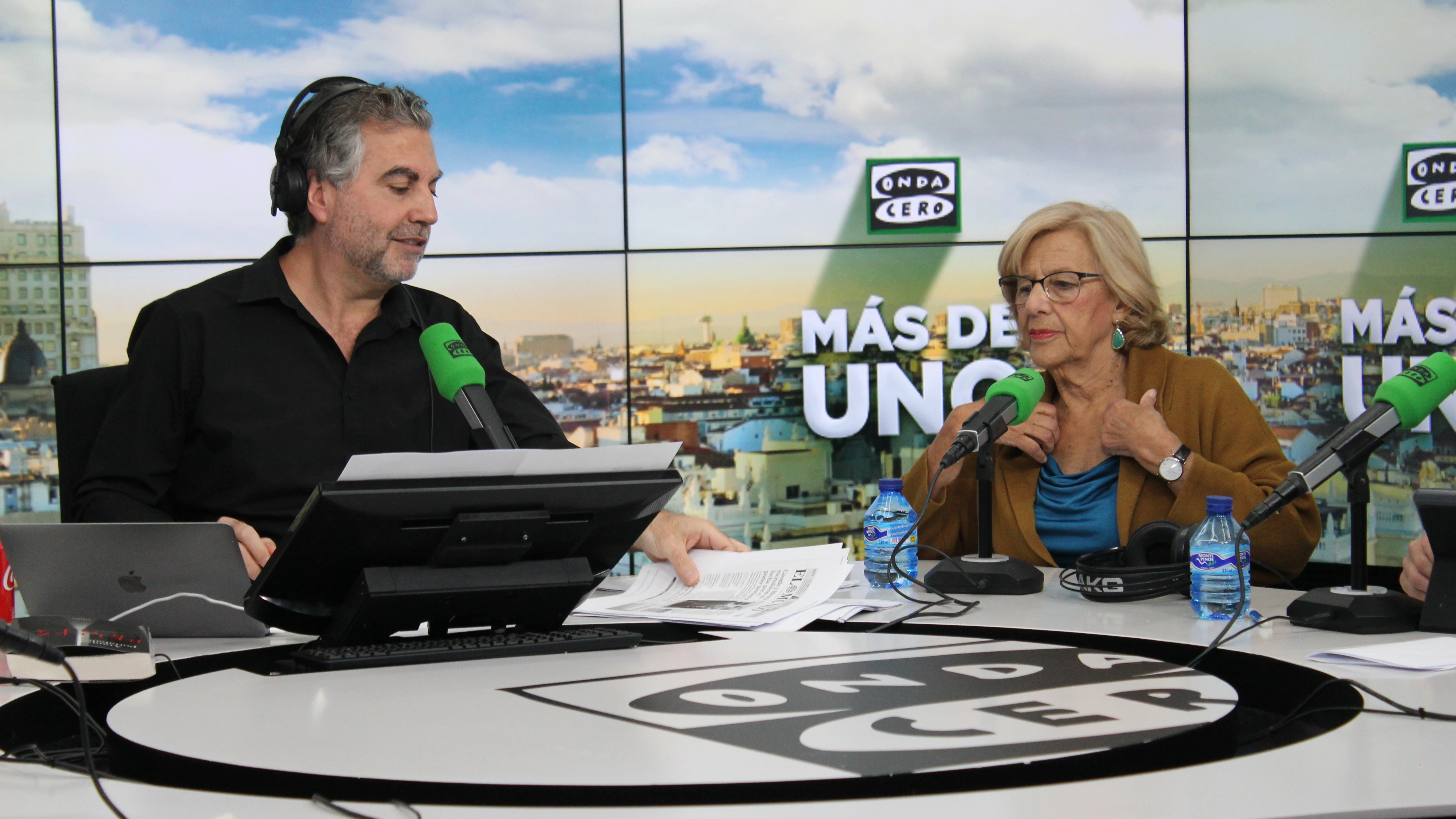 Manuela Carmena con Carlos Alsina en Más de uno