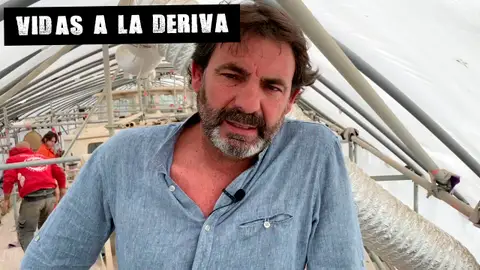 Oscar Camps en la cubierta del Astral Vidas a la deriva