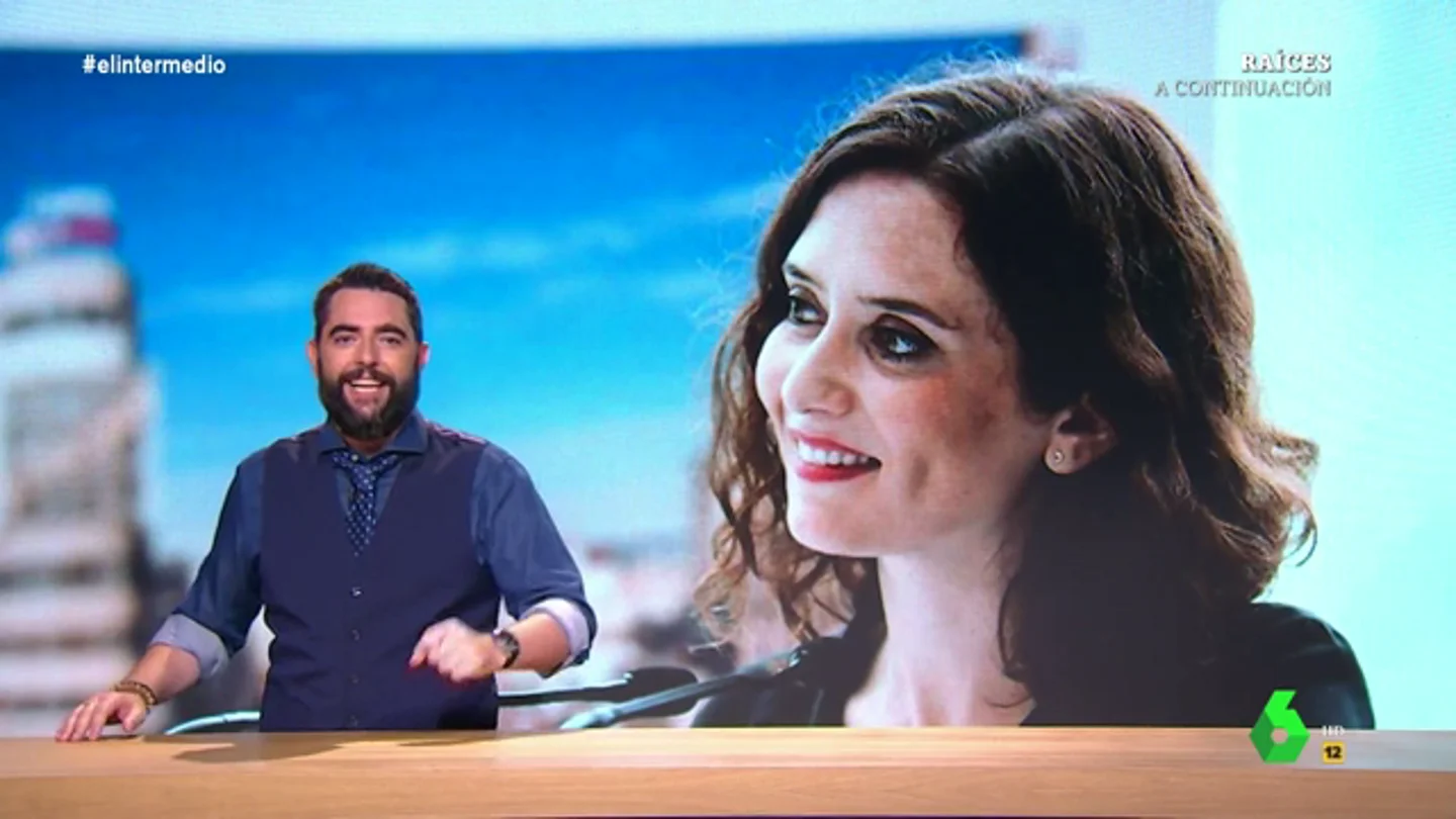 Dani Mateo desvela cuáles son las mujeres que le gustan a Díaz Ayuso: "Que no quieren derechos antiguos como una baja de maternidad digna" Dani Mateo desvela cuáles son las mujeres que le gustan a Díaz Ayuso: "Que no quieren derechos antiguos como una baja de maternidad digna"