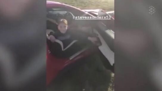 Nueva pol&eacute;mica con el boxeador Billy Joe Saunders: graba a su hijo de diez a&ntilde;os haciendo trompos con su Ferrari