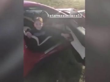 Nueva polémica con el boxeador Billy Joe Saunders: graba a su hijo de diez años haciendo trompos con su Ferrari Nueva polémica con el boxeador Billy Joe Saunders: graba a su hijo de diez años haciendo trompos con su Ferrari