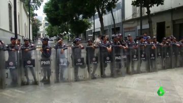 La Policía bolivariana bloquea el acceso al Parlamento por una supuesta amenaza de bomba