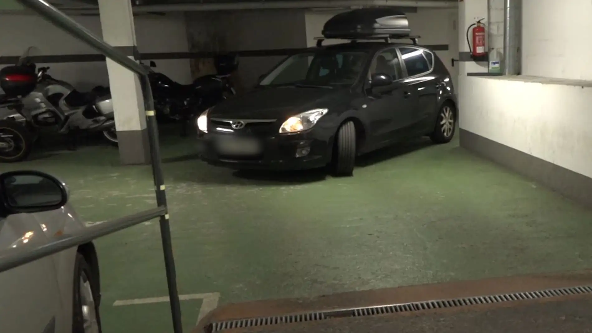 El truco de la pelota de tenis para clavar el coche en tu plaza de  aparcamiento - VÍDEO