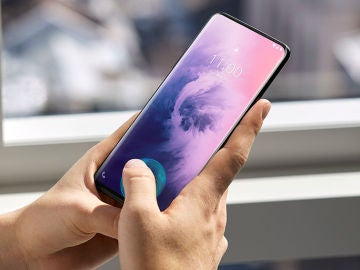 OnePlus 7 Pro, todo pantalla y lector de huellas integrado