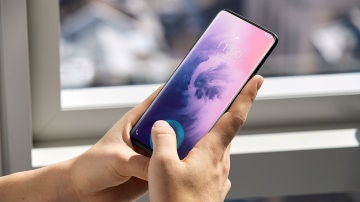OnePlus 7 Pro, todo pantalla y lector de huellas integrado