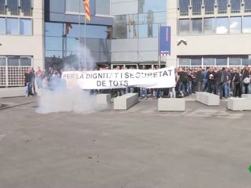 Un grupo de Mossos se encierra en una comisaría para exigir el diálogo con el Govern Un grupo de Mossos se encierra en una comisaría para exigir el diálogo con el Govern