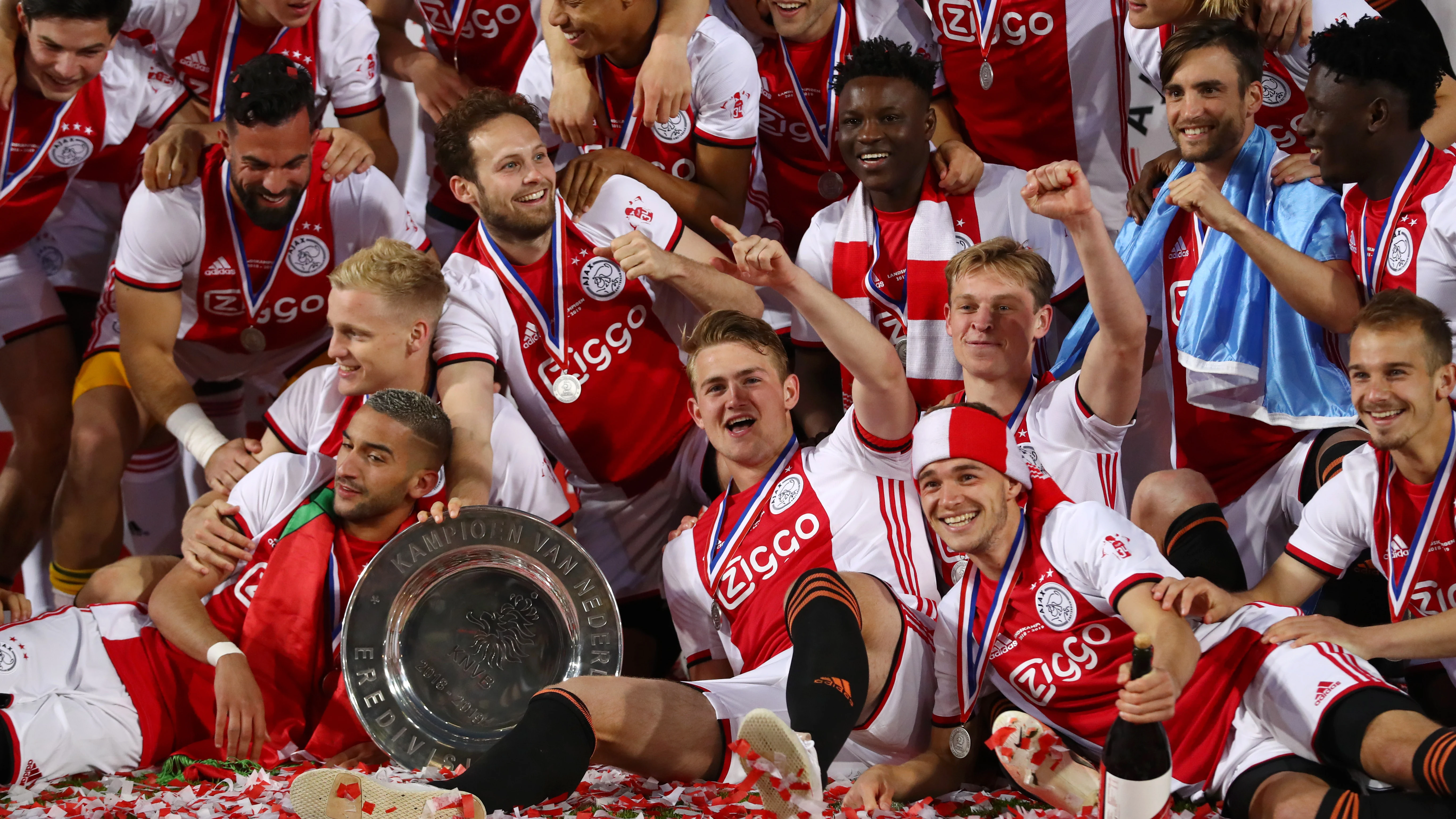 Los jugadores del Ajax, con el trofeo de la Eredivisie