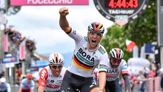 Pascal Ackermann celebra una victoria Pascal Ackermann celebra una victoria