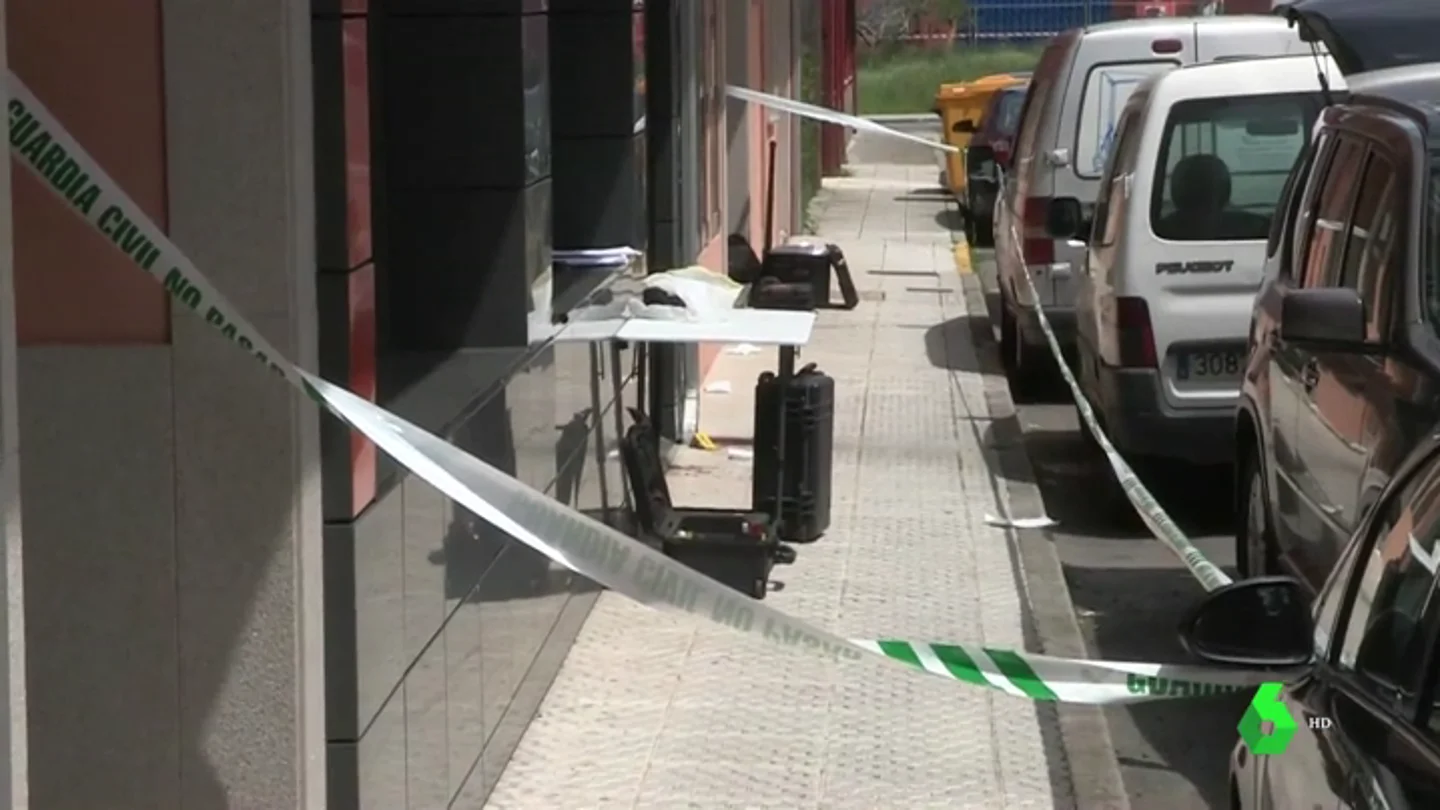 La Policía busca a la expareja de una mujer apuñalada en Vimianzo, A Coruña La Policía busca a la expareja de una mujer apuñalada en Vimianzo, A Coruña