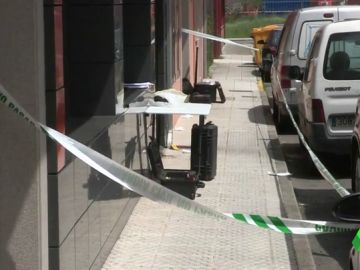 La Policía busca a la expareja de una mujer apuñalada en Vimianzo, A Coruña La Policía busca a la expareja de una mujer apuñalada en Vimianzo, A Coruña