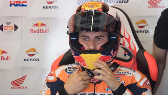Jorge Lorenzo mira al vacío en una sesión con Honda Jorge Lorenzo mira al vacío en una sesión con Honda
