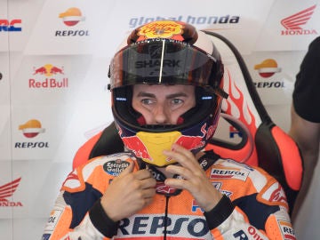 Jorge Lorenzo mira al vac&iacute;o en una sesi&oacute;n con Honda