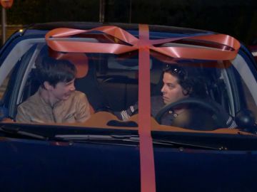 María alucina con el regalo de su jefa: "Me parece excesivo, pero me quedo con el coche y mis vacaciones" María alucina con el regalo de su jefa: "Me parece excesivo, pero me quedo con el coche y mis vacaciones"