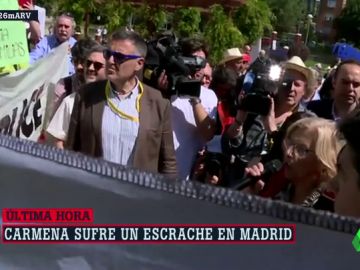 Manuela Carmena sufre un escrache en Madrid Manuela Carmena sufre un escrache en Madrid