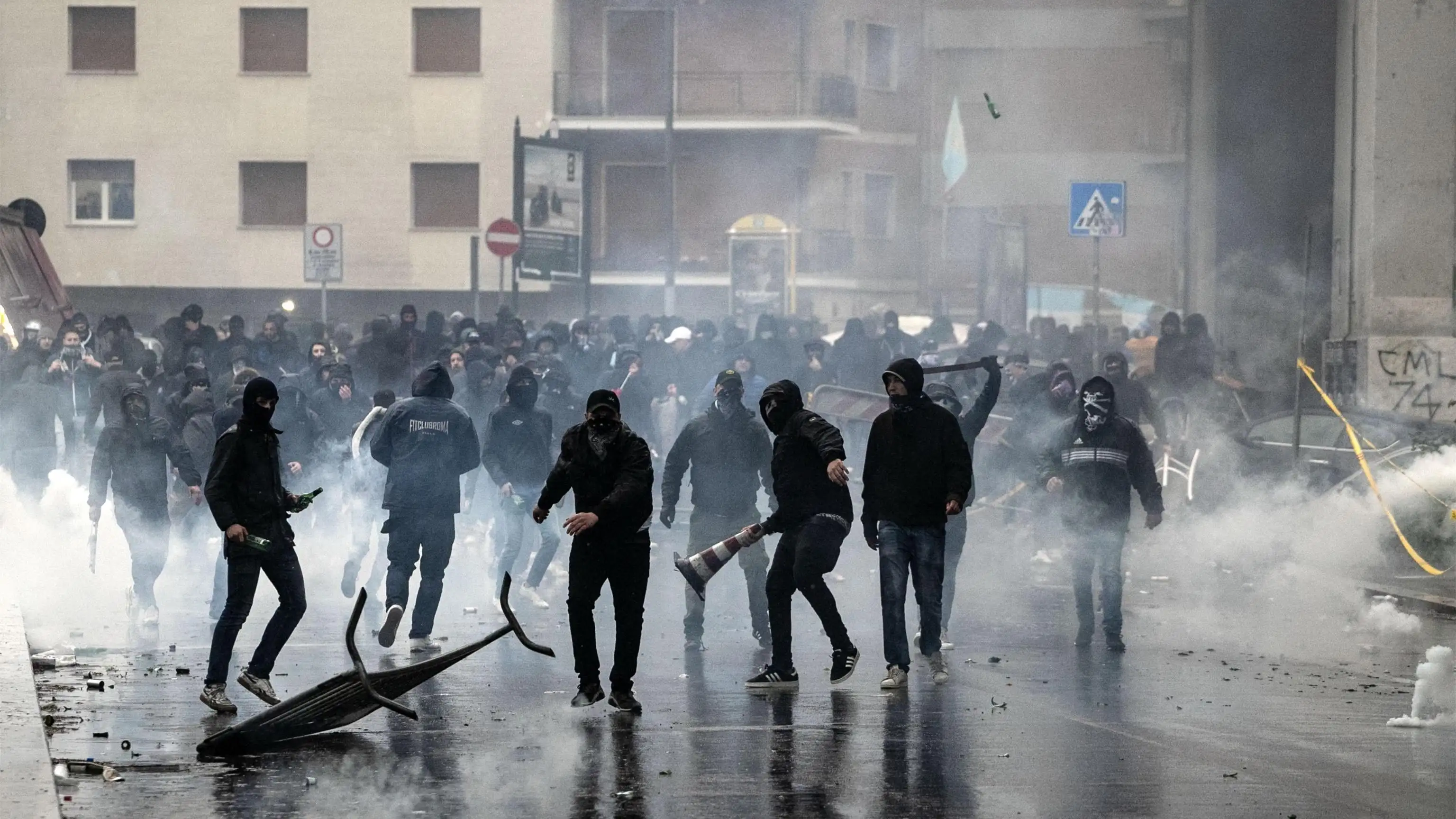 Ultras del Lazio antes de la final de la Copa italiana