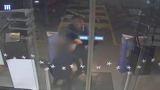 Las cámaras de seguridad graban la brutal agresión de un hombre a su novia embarazada Las cámaras de seguridad graban la brutal agresión de un hombre a su novia embarazada