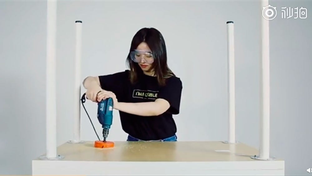 Para montar el cargador hay que se una "manitas"