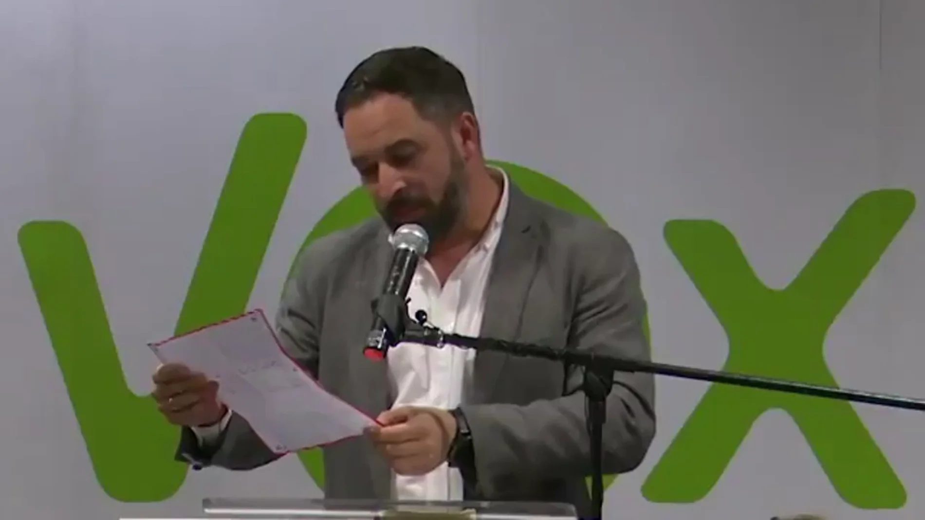 Santiago Abascal lee la carta a favor de Vox de "una niña de 12 años"