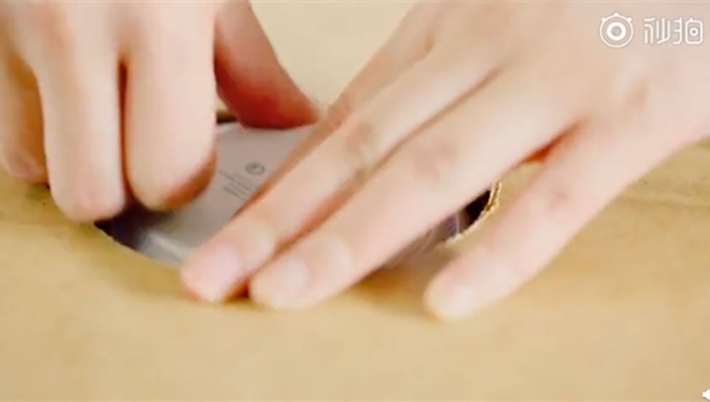 El cargado se inserta en el tablero