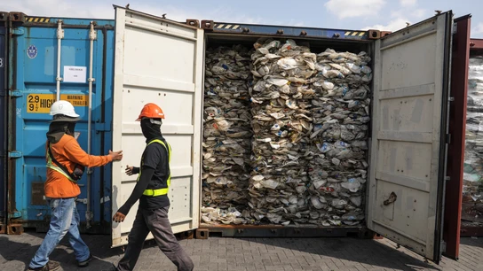 Malasia devolverá 3.000 toneladas de plástico no reciclable a sus países de origen. Malasia devolverá 3.000 toneladas de plástico no reciclable a sus países de origen.