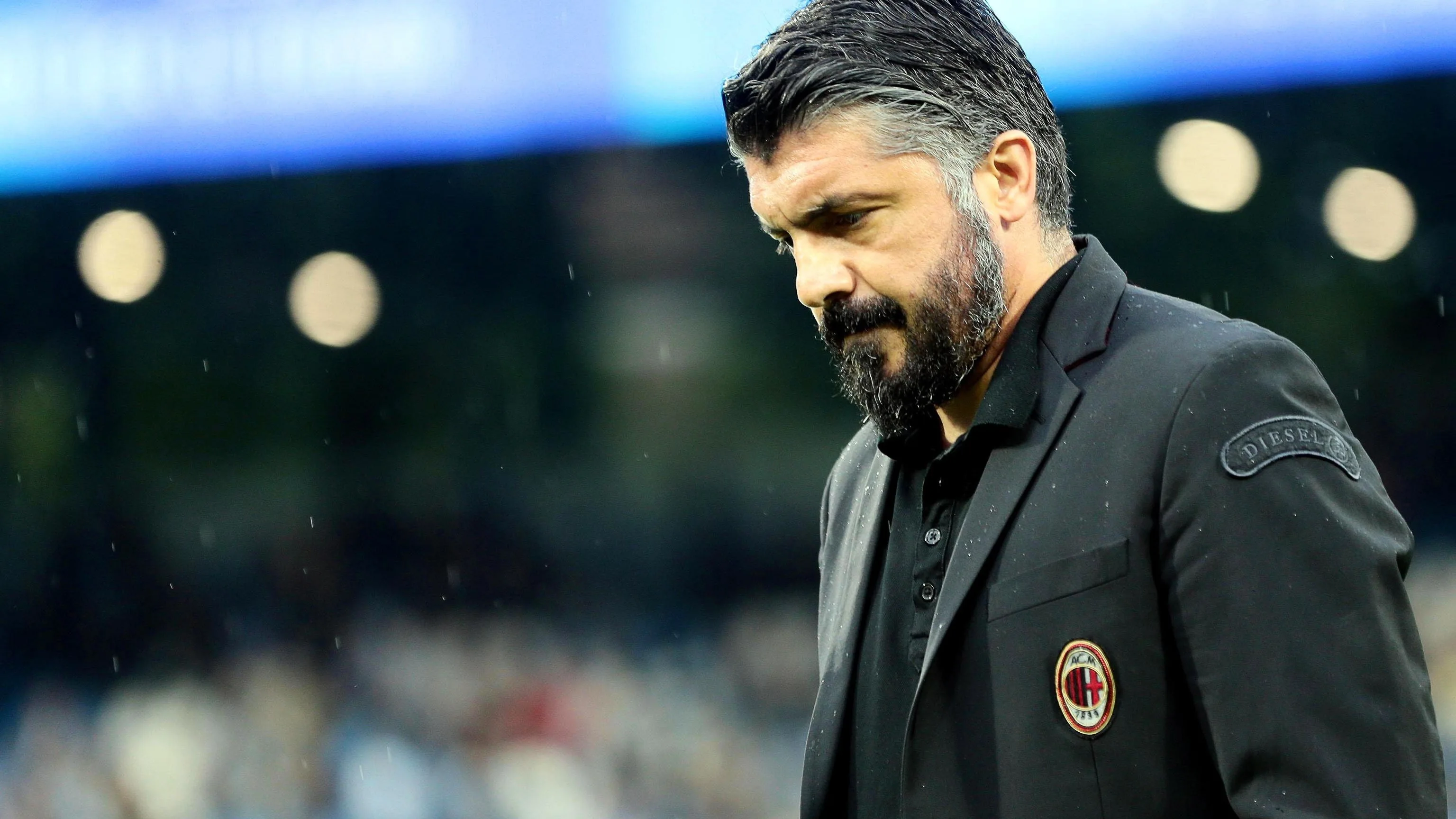 Gattuso, cabizbajo en un partido con el Milan