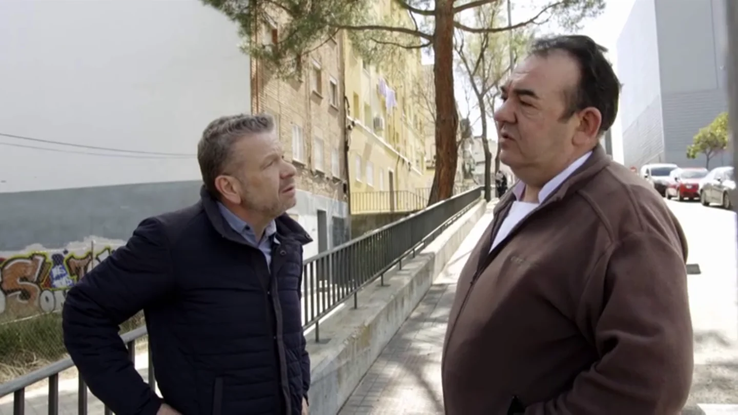 Las evasivas de un cocinero de residencia dejan en evidencia la mala calidad de la alimentación: "Me estás poniendo en un compromiso" Las evasivas de un cocinero de residencia dejan en evidencia la mala calidad de la alimentación: "Me estás poniendo en un compromiso"