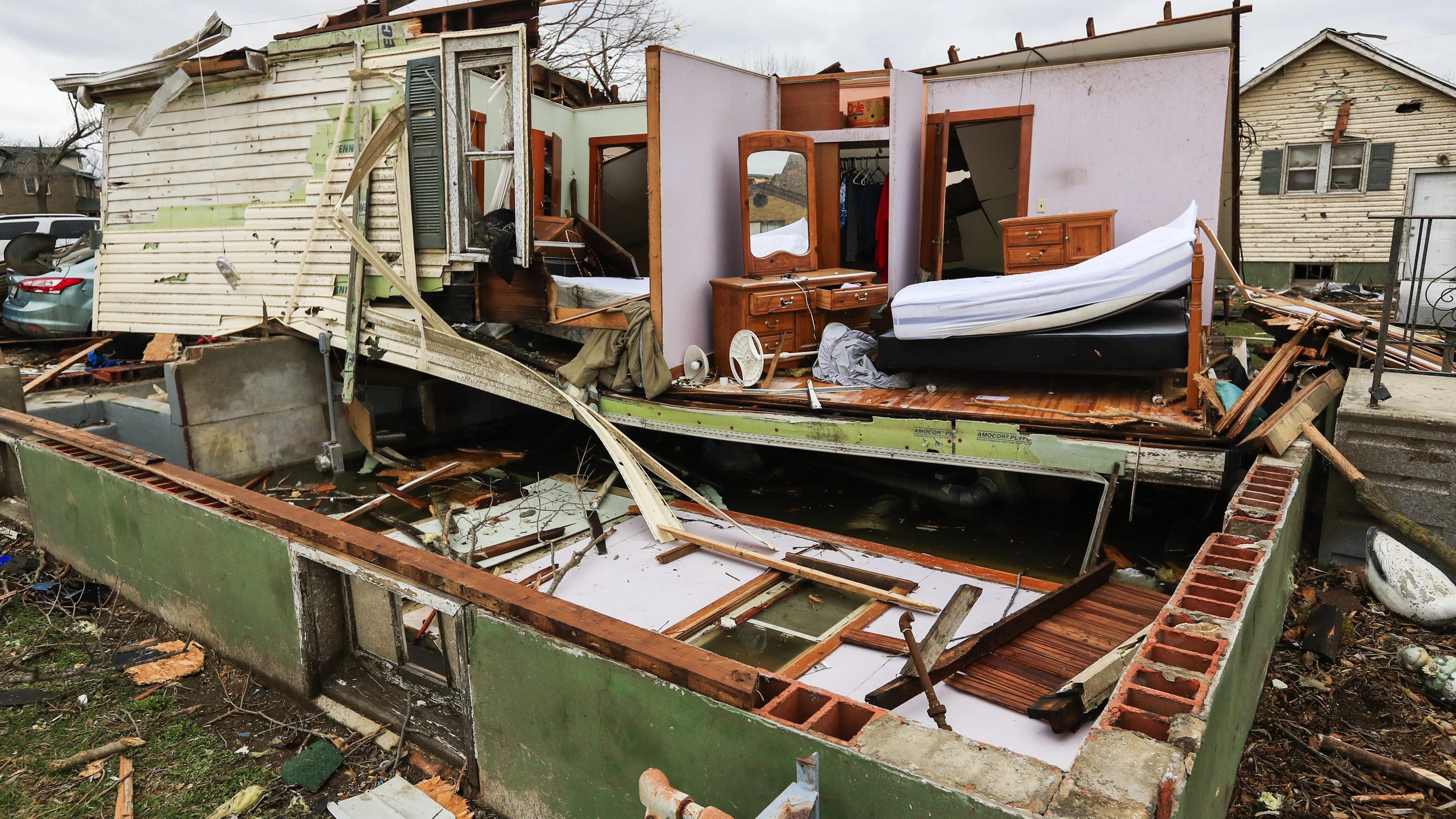 Al menos una persona ha muerto por varios tornados que han azotado en las últimas horas distintas partes del estado de Ohio.