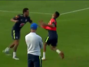 Vacilan a Neymar: se pica con un juvenil que le hizo 'un caño' Vacilan a Neymar: se pica con un juvenil que le hizo 'un caño'