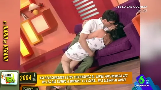 El apasionado (y hasta surrealista) encuentro entre dos 'cibernovios' El apasionado (y hasta surrealista) encuentro entre dos 'cibernovios'