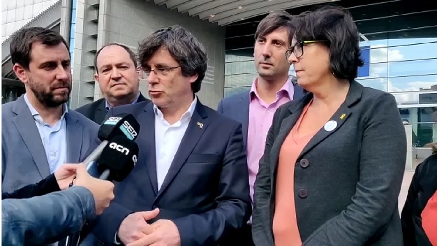 Carles Puigdemont, a las puertas del Parlamento Europeo Carles Puigdemont, a las puertas del Parlamento Europeo