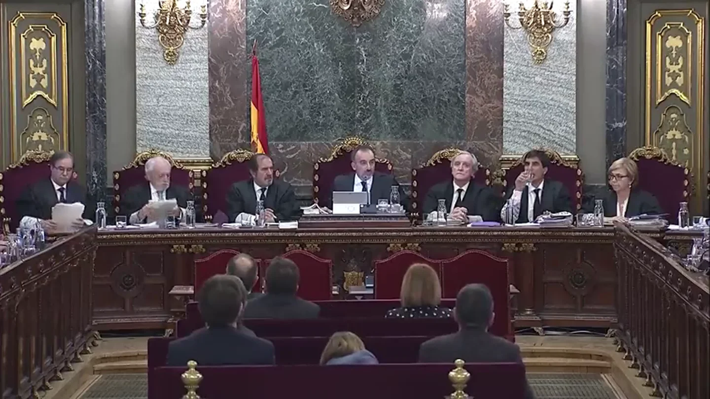 El Fiscal mantiene su petición de condenas de cárcel por rebelión para Junqueras y el resto de presos El Fiscal mantiene su petición de condenas de cárcel por rebelión para Junqueras y el resto de presos