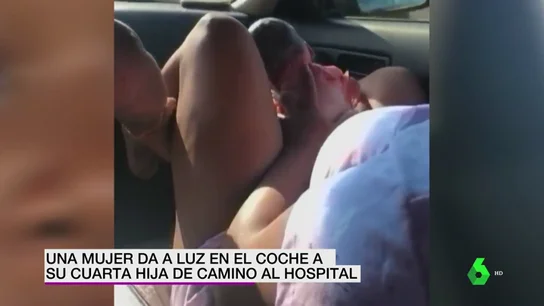 Sorprendentes imágenes: una mujer da a luz a su cuarta hija en un coche que iba a toda velocidad al hospital Sorprendentes imágenes: una mujer da a luz a su cuarta hija en un coche que iba a toda velocidad al hospital