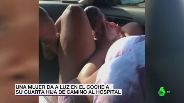 Sorprendentes imágenes: una mujer da a luz a su cuarta hija en un coche que iba a toda velocidad al hospital